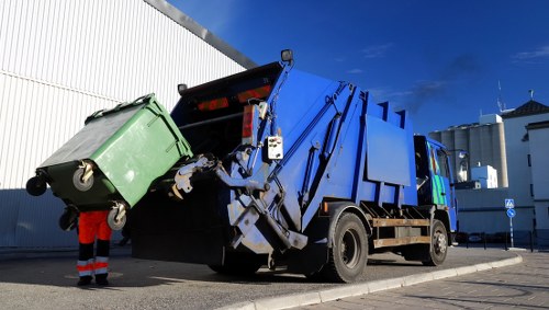 Household skip container for waste disposal